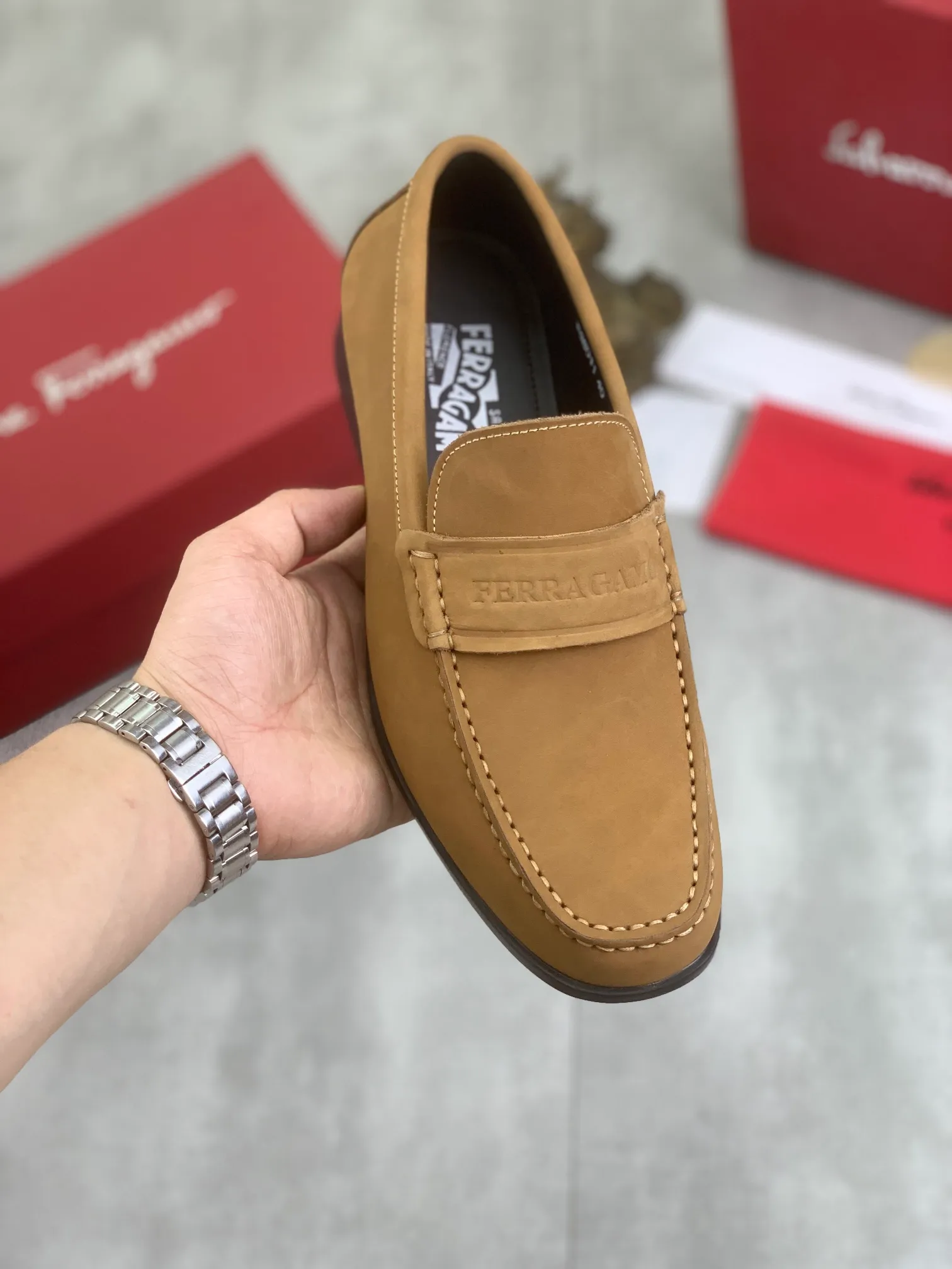 Men's Men's Shoes 💰P460💰[New Style] Water-dyed Niuli 🆘[Salvatore Ferragamo] Ferragamo's latest casual business leather shoes for men! Available at counters simultaneously! The fabric is made of specially imported original calfskin, and the interior is made of imported water-dyed cowhide. It is absolutely luxurious and leads the fashion trend. Matching code: 38-45; 3⃣️ colors available